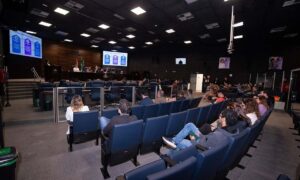 Escola do Legislativo de Arujá participa de encontro em Guarulhos