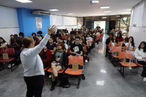 Arujá oferece curso gratuito para jovens que prestarão o Enem 2025