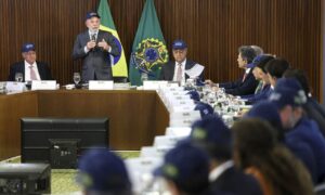 Lula reafirma soberania e critica tarifas de Trump, mas mantém disposição para diálogo