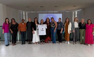 Procuradora da Mulher de Arujá apresenta rede de proteção em encontro regional