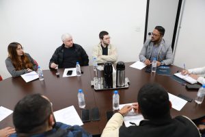 Tiago Ursão reúne empresas para discutir limpeza de fiação no Município