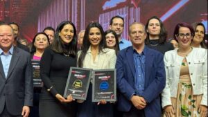 PREFEITURA DE ARUJÁ É PREMIADA COM OURO EM PROGRAMA 'FACILITA SP' EM EVENTO REALIZADO NA USP