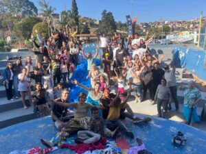 Teatro de Rua Encanta Público com “No fim, Carnaval” em Arujá