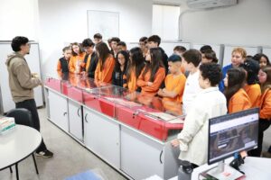 Alunos do Colégio Ideal visitam a Câmara de Arujá