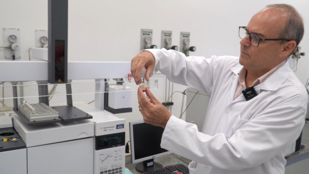 Entenda o passo a passo da análise laboratorial que confirma ou descarta intoxicação por metanol em SP