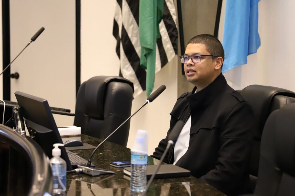 Arujá mantém finanças equilibradas no 2º quadrimestre de 2025