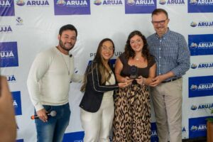 Renan, Professora Cris, Larissa Oliveira e Luis Camargo