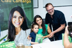 Clau Camargo e família