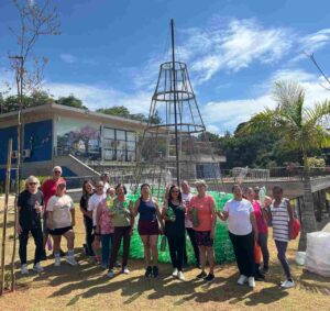 árvore de Natal de garrafas pet