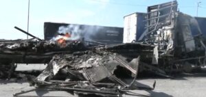 Carreta incendiada