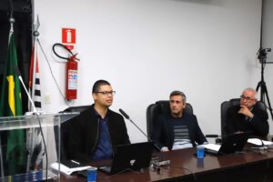 Caio Araújo, secretário de Finanças, em audiência da Câmara de Arujá