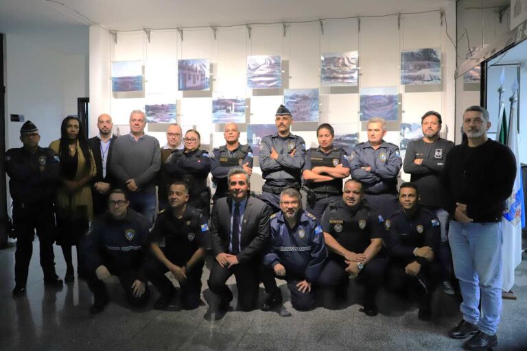 GCM homenageada na Câmara de Arujá