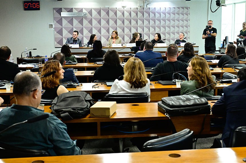 Reunião no Senado sobre fornecimento da medicação burosumabe pelo SUS
