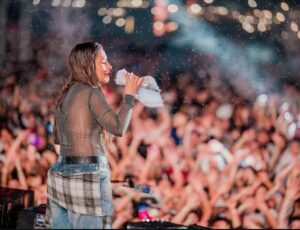Simone Mendes, cantora, no Guarulhos Fest Show