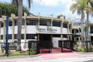 fachada da Câmara Municipal de Arujá
