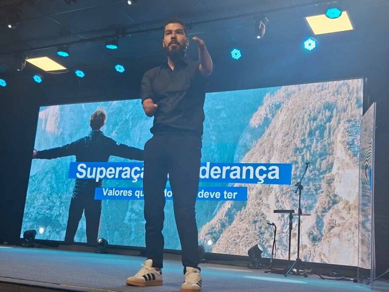 Daniel Dias, em palestra em Arujá